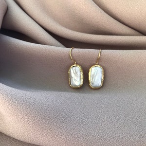 NEW ! Minimalist Rectangle Pearl Earrings, Flat Pearl Gold Earrings, Real Baroque Pearl, Elegant Earrings, Bridal Jewelry, Mother's Day Gift