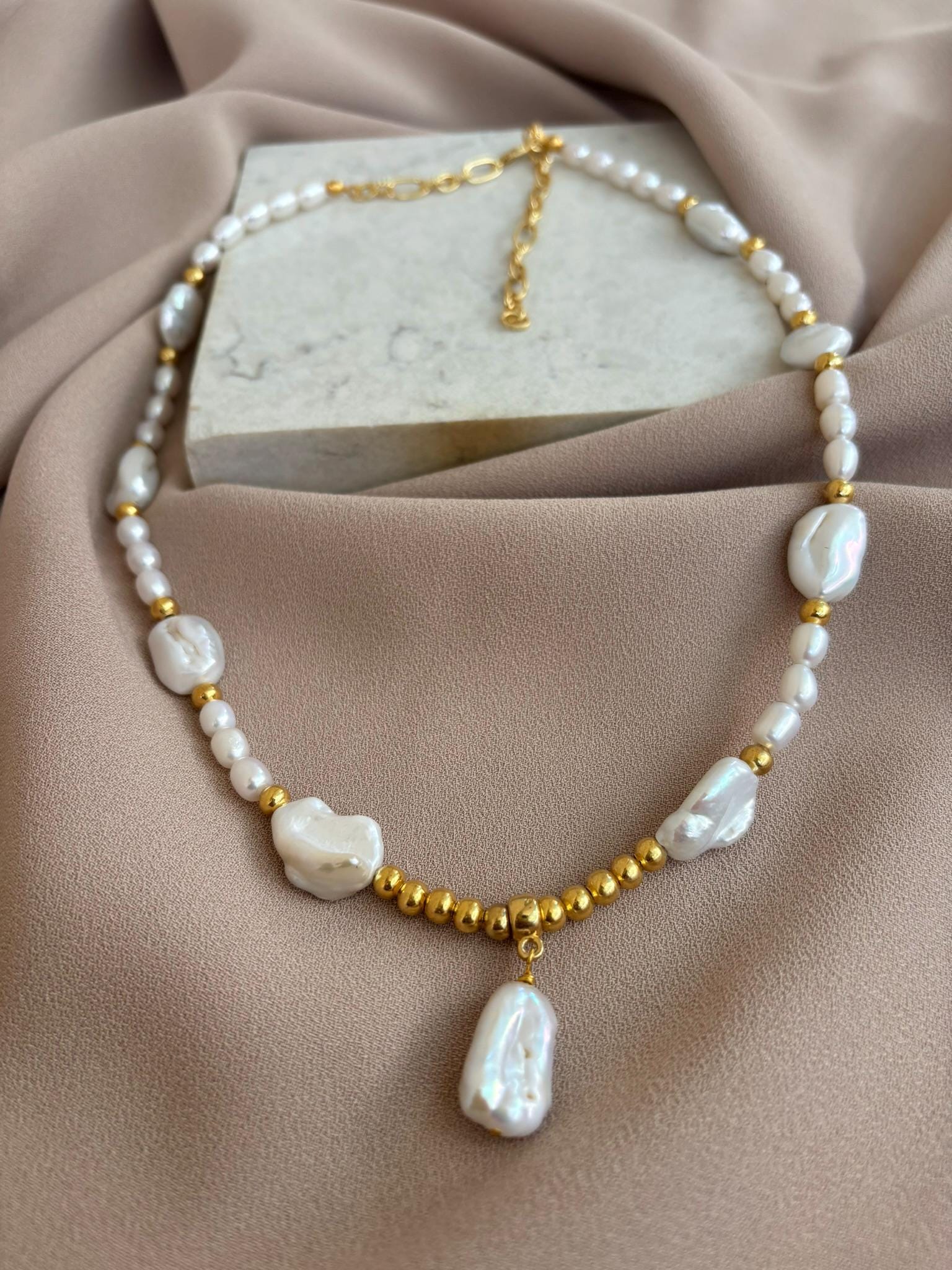 ハンドメイドの金メッキバロックパールネックレス - Etsy 日本