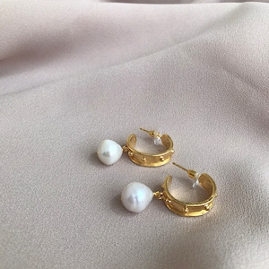 NEW ! Thick Hoop Pearl Earrings, Gold Hoop Earrings, Irregular Baroque Pearl Hoop Earrings, Wedding Jewelry, Gift for Her, Special Gifts