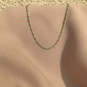 NOUVEAU Mini collier de perles bleu turquoise, collier chaîne boule en or, tour de cou turquoise, collier minimaliste, cadeaux pour une journée spéciale, cadeau de fête des mères