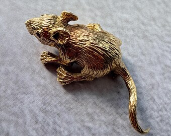 Vintage 18K yellow gold little mouse brooch with ruby eyes