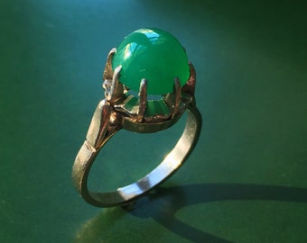 Beautiful Vintage Chrysoprase Platinum ring | Emerald Green Ring | Green Gem Ring | Green color ring | Ring for her