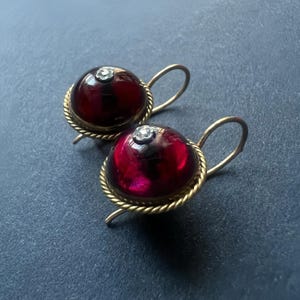 Victoriaanse 18 kt gouden granaat cabochon diamanten oorbellen