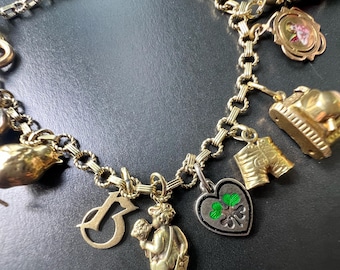 Pulseira de berloques de ouro 14K antiga: lembrança fantástica com 12 berloques