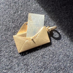 Colgante con dije de carta de amor con sobre de plata antigua, colgante con dije sentimental, colgante con dije romántico, regalo de cumpleaños, regalo de aniversario