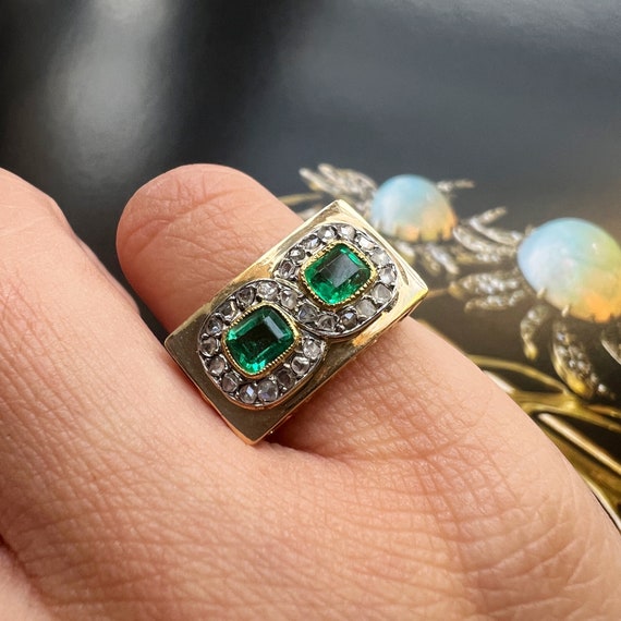 Retro 18K gold emerald and diamond French tank ri… - image 3