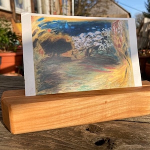 Kartenständer aus Kirschholz – Handgefertigter Fotohalter, Unikat aus heimischem Holz, 21 cm, stilvolles Deko-Accessoire