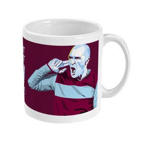 Inoffizielle Burnley 11 Unze Becher | Dean Marney | Weinrot | Torfmoor | Burnley Fächer | Burnley Geschenk | Burnley Becher | Geschenk