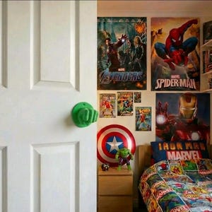 Hulk Fist Door Handle – 3D Printed Superhero Wall Hook, Unique Comic Book Decor, Green PLA Knob for Kids Room or Man Cave