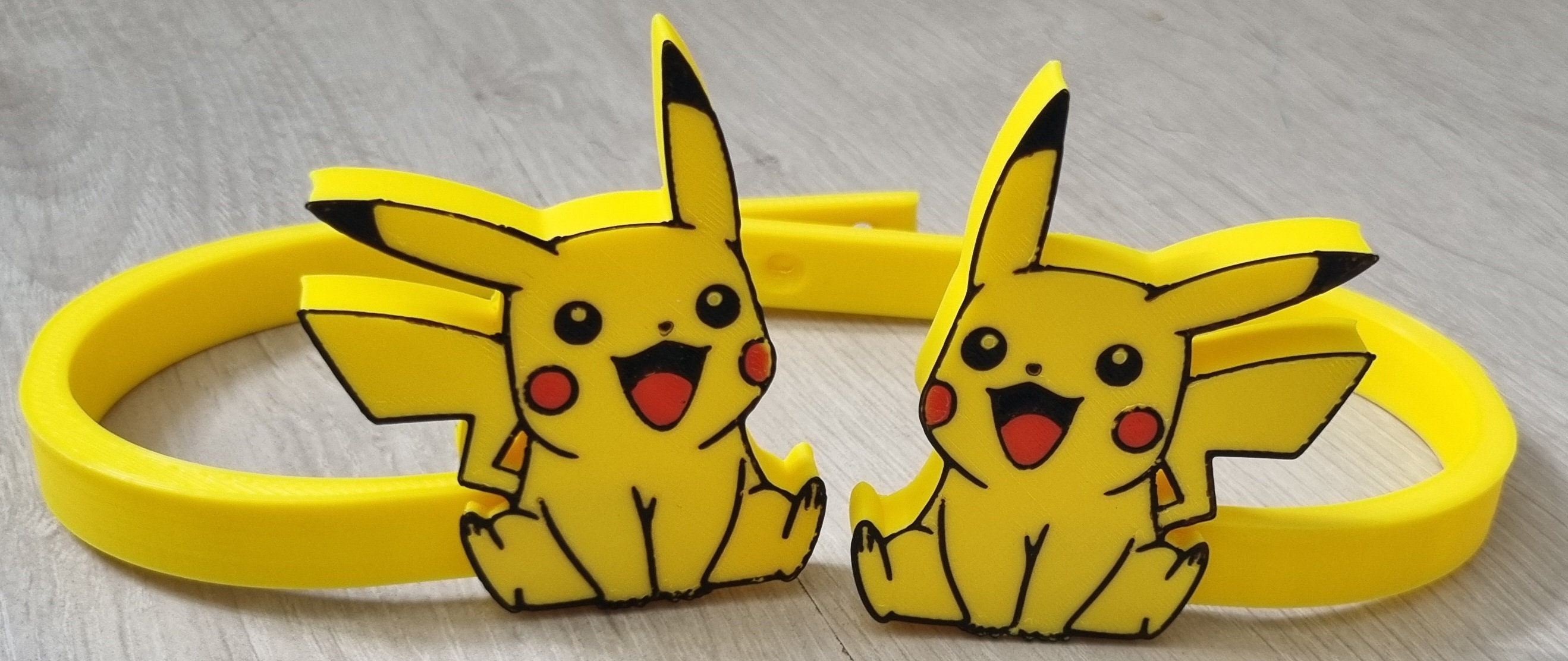 Gardinenhalter nach Maß im Pikachustil (Paar)
