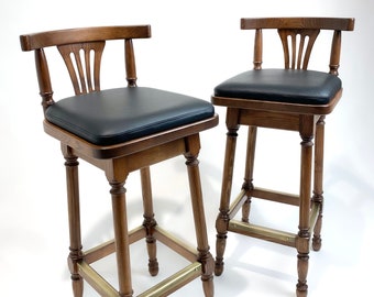 Individueller Hocker aus schwarzem Lederkissen, Barhocker aus Holz, Barhocker aus Holz in Eiche, Barhocker aus Holz, Vintage Barmöbel