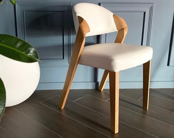 Silla elegante "ANDY" elaborada por expertos: la mejor opción para sentarse cómodamente y durante largos períodos de tiempo. Sillas de comedor hechas a medida en cuero suave.