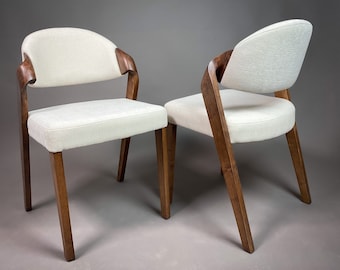 Handgemaakte eetkamerstoelen met een harmonieuze combinatie van elegant design en comfortabel zitten voor een lange tijd