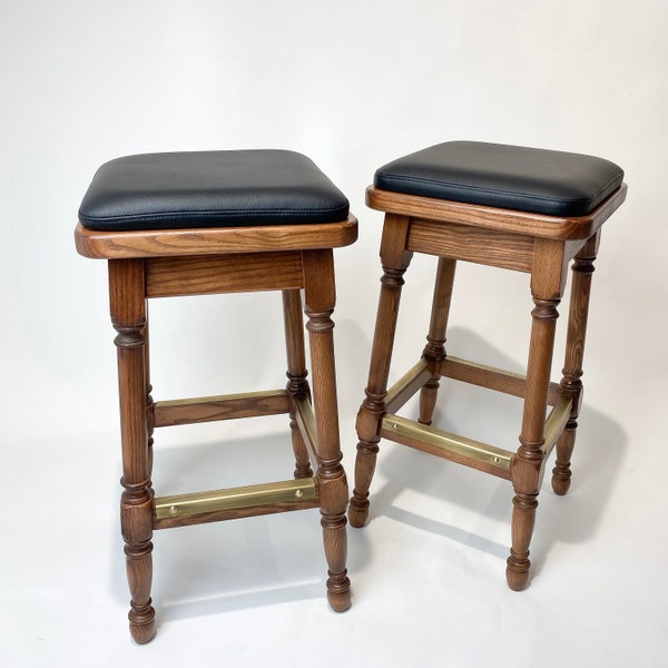 Bar Stools in oak and black leather, Handmade Bar Furniture, Wooden stool, Counter stools, Bar furniture, Bar stool with cushion in leather