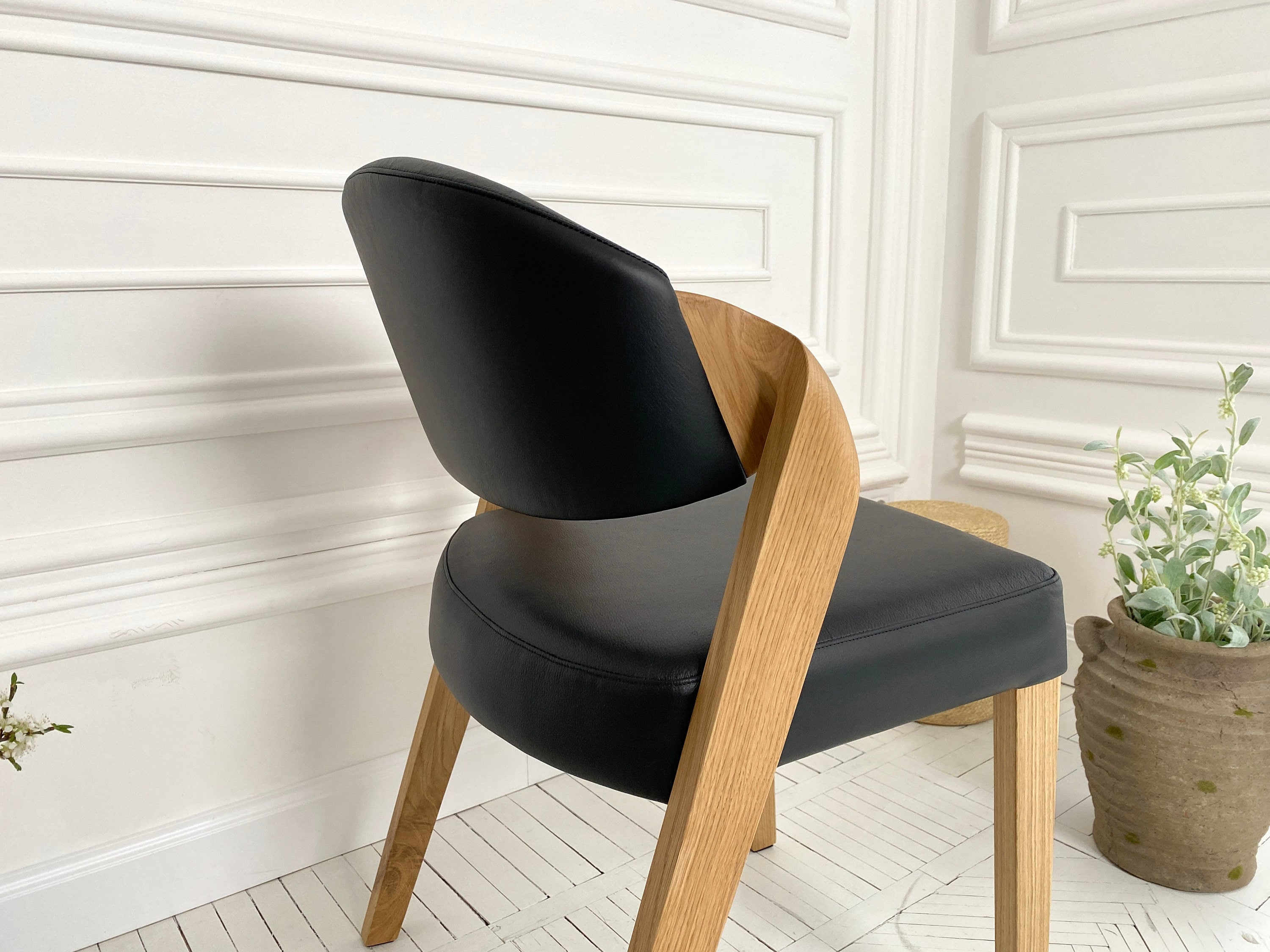 Oak dining chairs with black leather seat discount