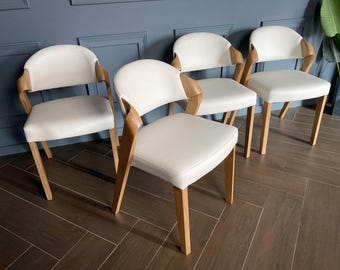 Upholstered in Light Beige Leather Dining Chair, Solid Oak Dining Room Chair, Woden Chairs for Dining Table in Comfortable & Timeless Design