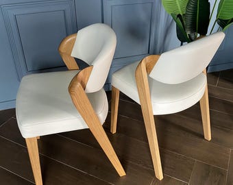 Eiken eetkamerstoel leer gestoffeerd | Gebogen massief houten fauteuil handgemaakt | Op maat gemaakte moderne eetkamerstoelen