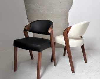 Cadeira de jantar de alta qualidade "Andy", estofada em couro genuíno preto e branco. Cadeiras feitas sob medida para sua sala de jantar. Ideal para mesa de jantar.