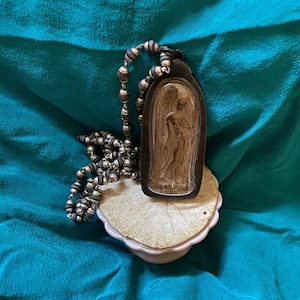 AMULETO DE PROTECCIÓN DE BUDA ~ Mala de cuentas de Tulsi * Joyería tradicional de protección de Buda * Elegante amuleto de Buda tailandés de pie * Tailandia ~India