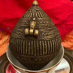 DHOKRA BETEL Nut BOX   *  Betel Nut Dhokra Box India  *  Dhokra Metal Art Betel Nut Box * Orissa Dhokra Betel Nut Box * Dhokra  Vintage Box