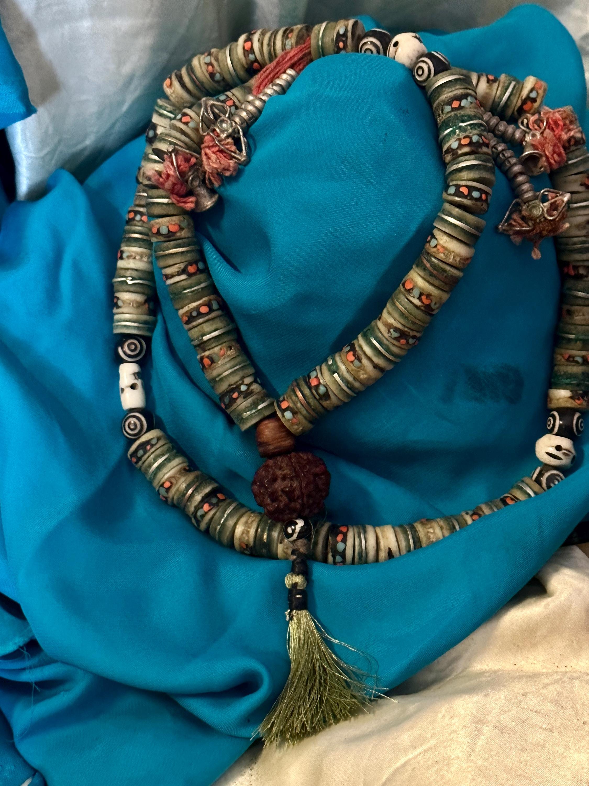ヴィンテージチベット骨数珠：ターコイズ珊瑚象嵌、ルドラークシャグル