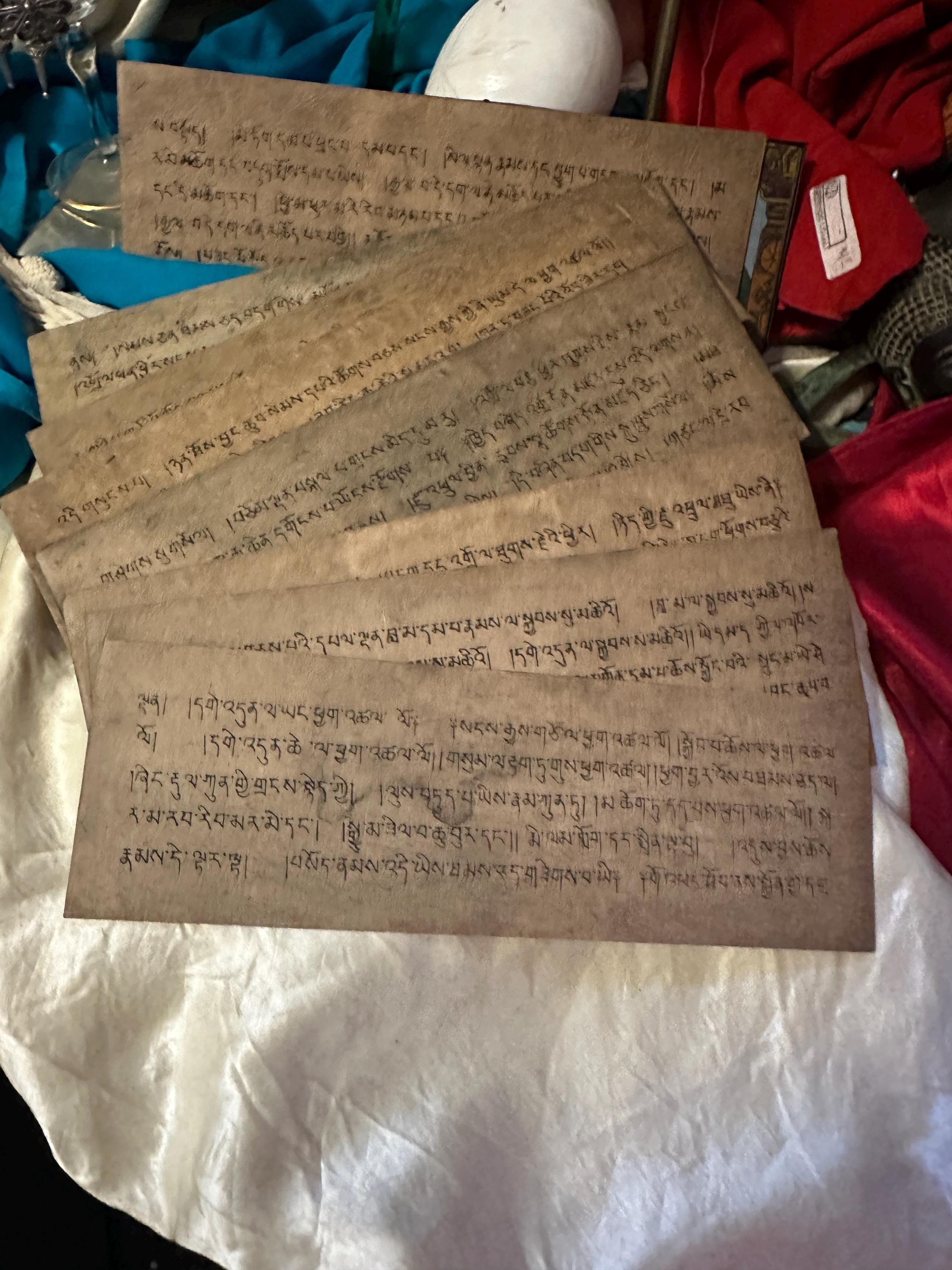 チベット仏教祈祷書：ヴィンテージ菩薩画 * 仏陀経典 * 銅製レポゼ龍