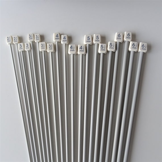 M Fabrics Classic Knitting Pin Pair No. 3.25 Mm Smooth Light 35cm