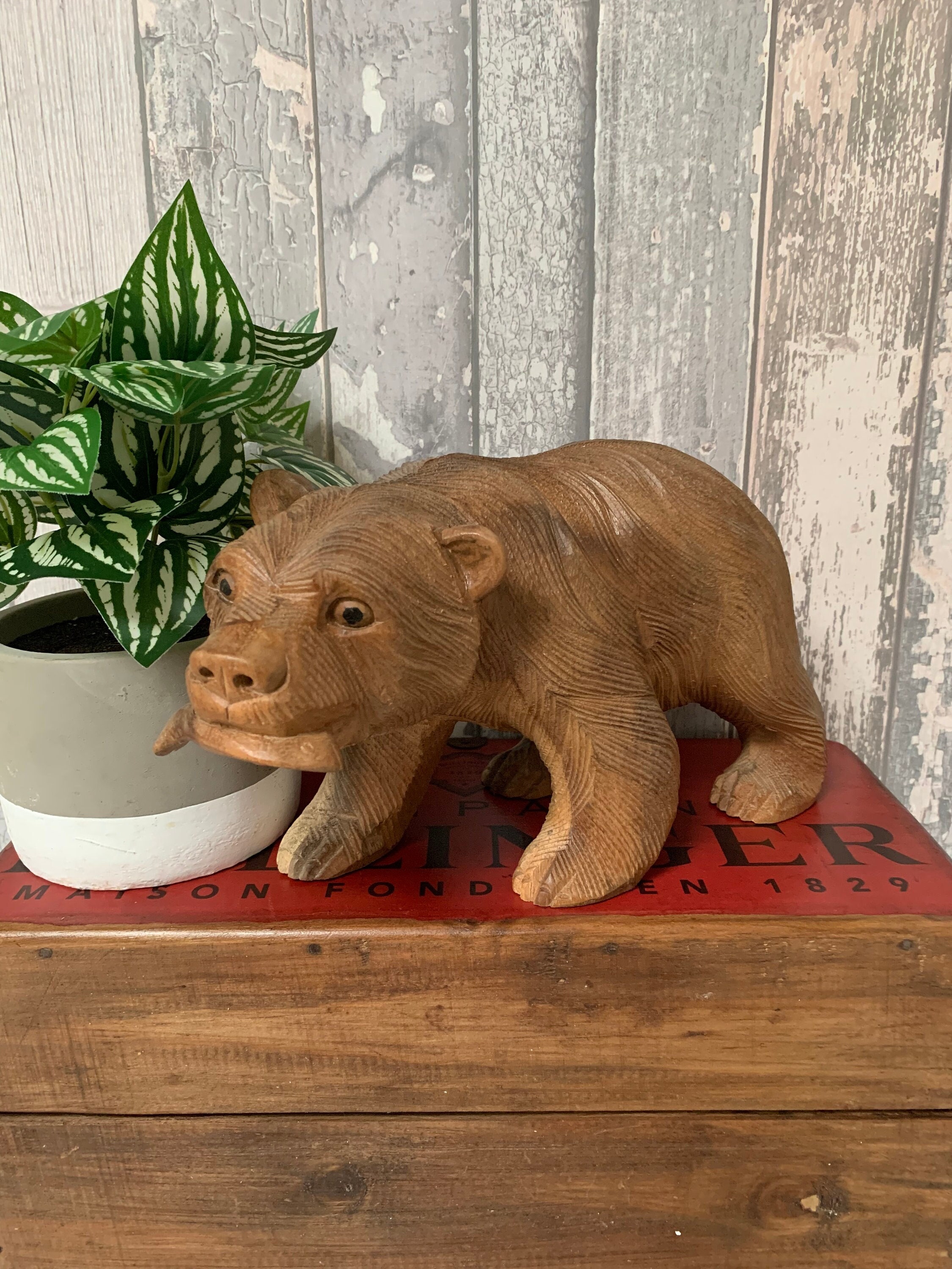 Carved wood bear with fish - Etsy 日本