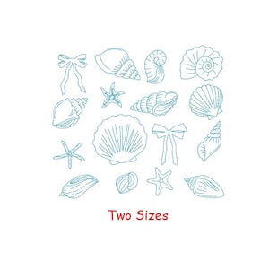 Puede incluir: Un conjunto de dibujos de línea azul de conchas marinas y estrellas de mar, con el texto "Two Sizes" en la parte inferior.