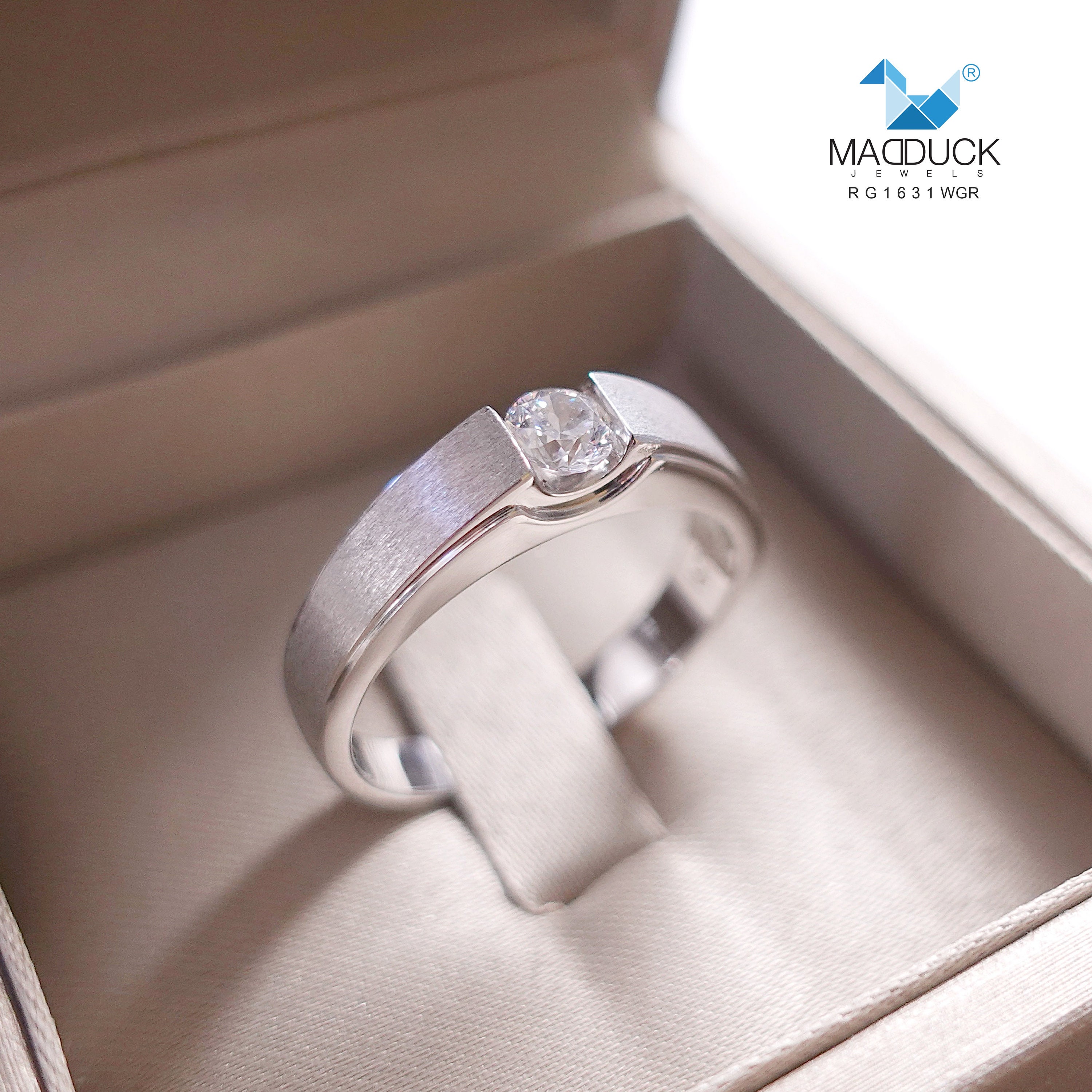 0.35 Cts Cubic Zirconia / Sterling Silver 925 Ring / Rhodium