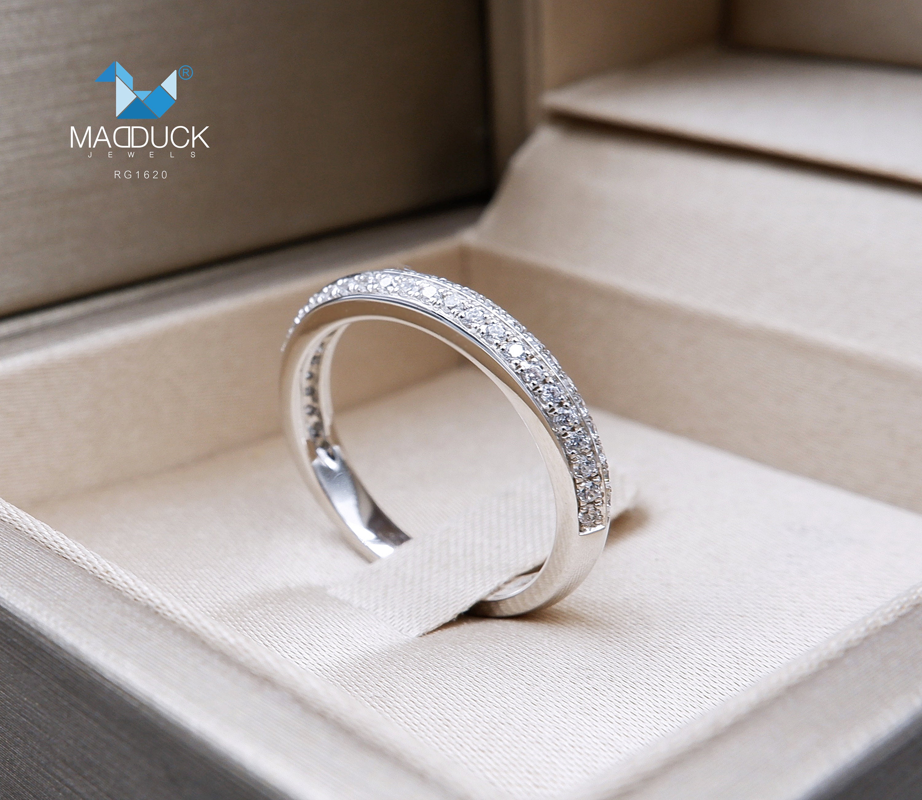 Cubic Zirconia / Sterling Silver 925 Ring / Rhodium Plated Cubic Zirconia / Sterling Silver 925 Ring / Rhodium Plated