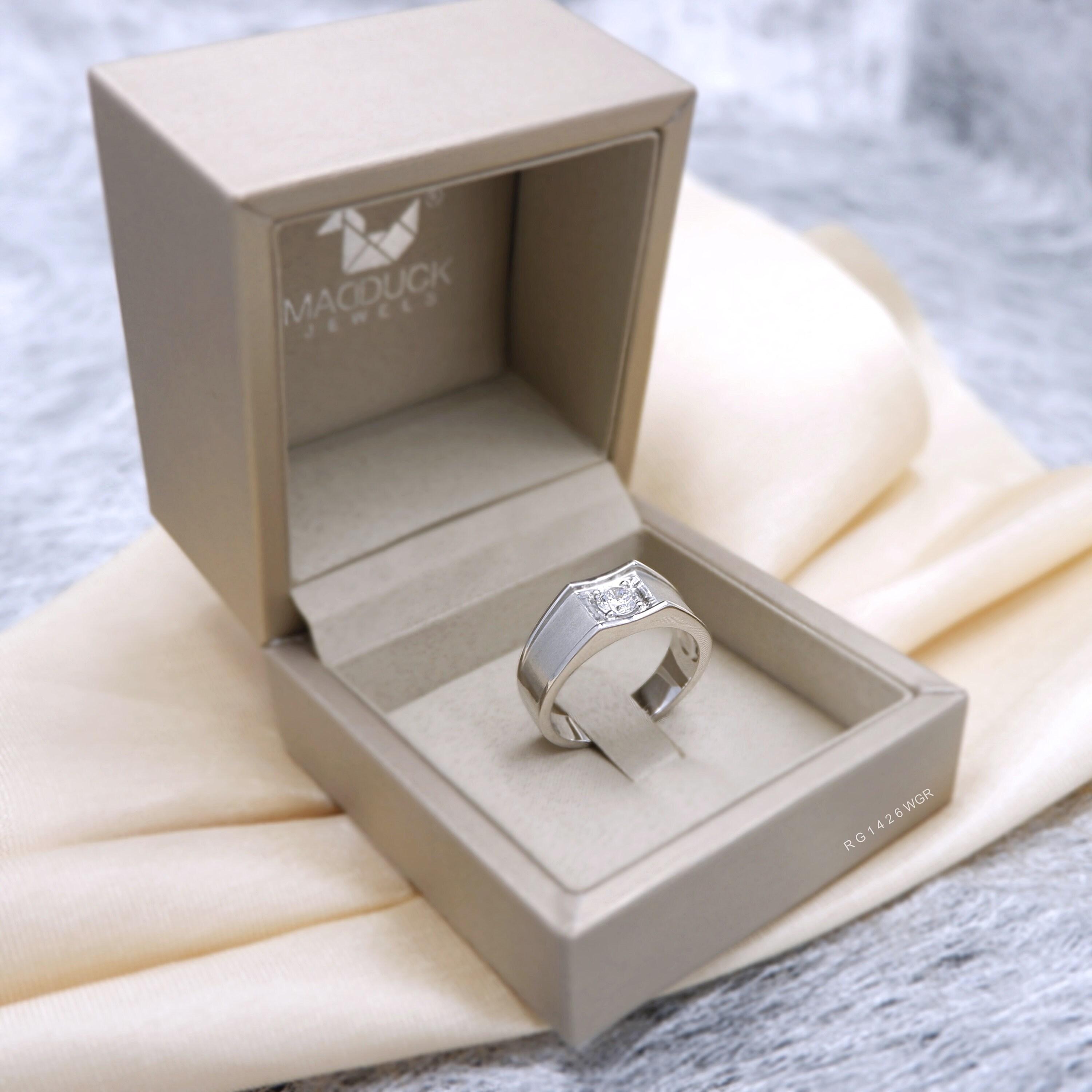 0.40 Cts Cubic Zirconia / Sterling Silver 925 Ring / Rhodium 0.40 Cts Cubic Zirconia / Sterling Silver 925 Ring / Rhodium