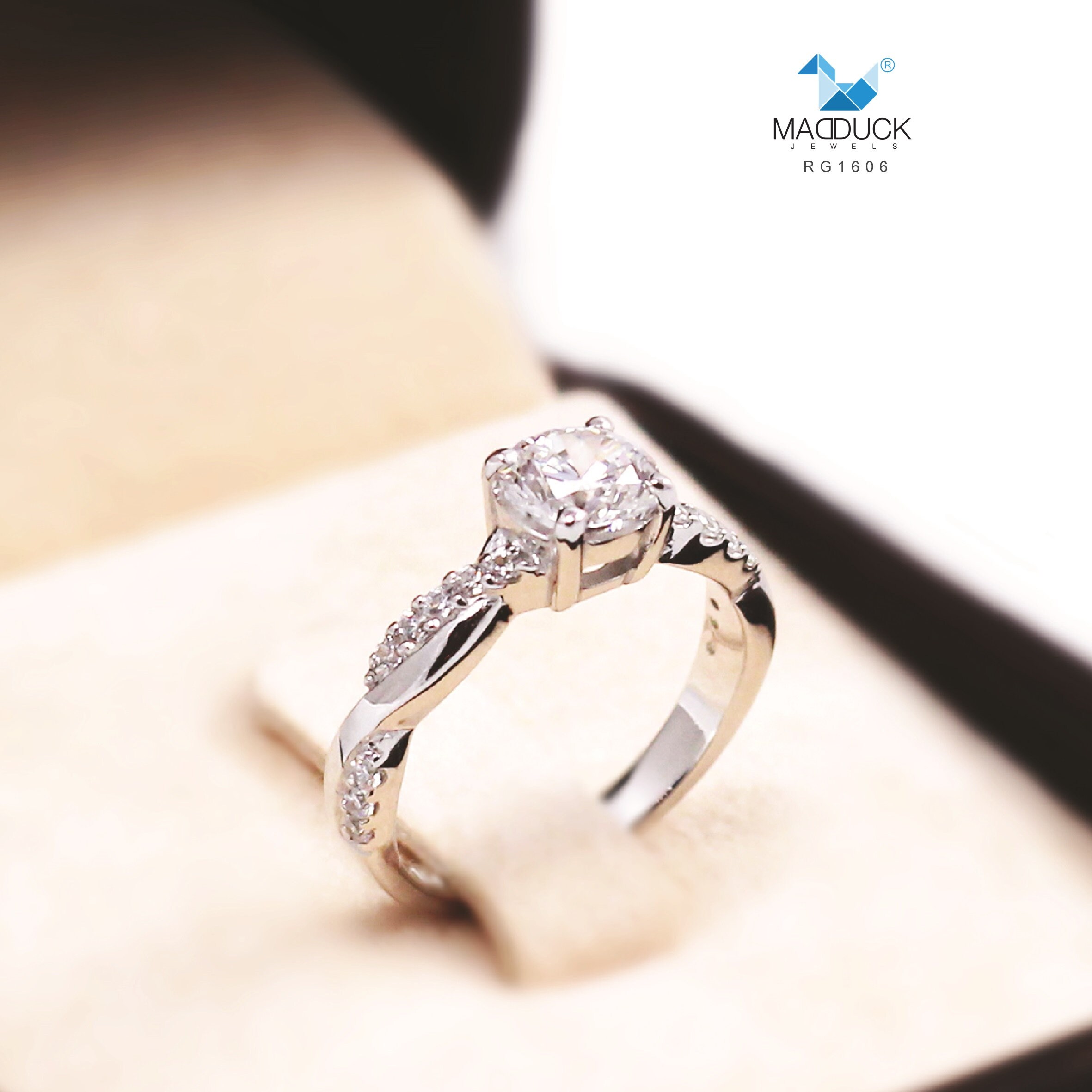 0.60 Cts Cubic Zirconia / Sterling Silver 925 Ring / Rhodium