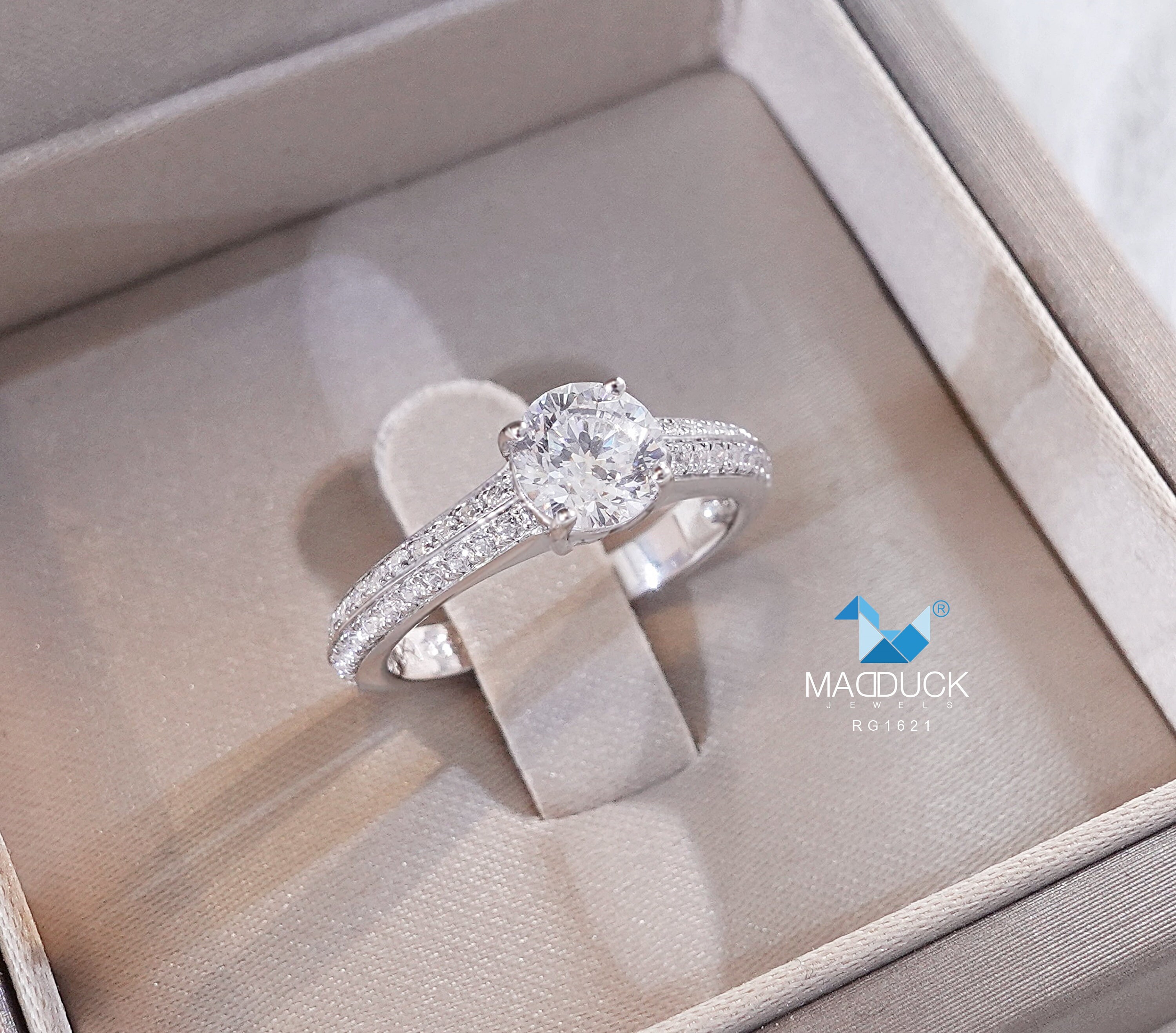アクセサリー yu-rin Floral Teardrop Cubic Zirconia Earrings E7466 – Ole