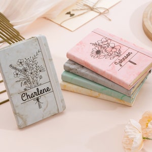 Anpassad namnlogg, personlig anteckningsbok, examenspresent, present till skolstarten, present till lärare, present till brudtärna, present till mamma