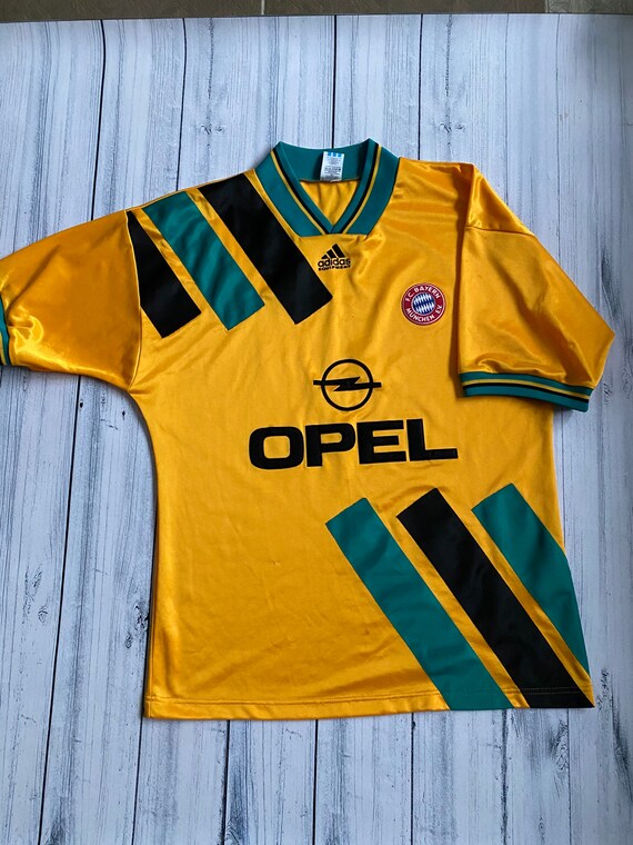 bayern munich yellow jersey