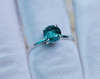 Ocean Teal sapphire ring, Round cut Teal sapphire ring, 925 Sterling Silver ring, Sapphire engagement ring, lab grown Teal sapphire ring