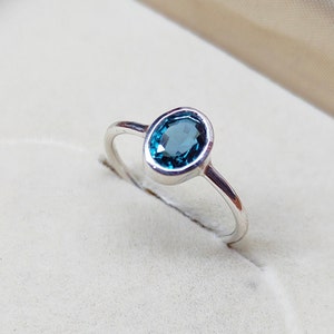 Ocean Teal sapphire ring, oval cut Teal sapphire ring, 925 Sterling Silver ring, Sapphire engagement ring, lab grown Teal sapphire ring