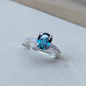 Ocean Teal sapphire ring, oval cut Teal sapphire ring, 925 Sterling Silver ring, Sapphire engagement ring, lab grown Teal sapphire ring