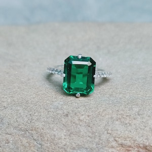 Lab Created Emerald Ring, Octagon Cut Emerald Ring, 925 Sterling Silver Ring, Green Gemstone ring, emerald ring, ring for gift, wedding ring