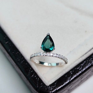Teal sapphire ring, pear cut Teal sapphire ring, 925 Sterling Silver ring, Sapphire engagement ring, lab grown Teal sapphire ring