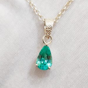 Green sapphire pendant, Green sapphire Necklace, 925 sterling silver necklace, Pear cut Green sapphire Pendant, lab grown green sapphire