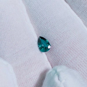 Teal sapphire stone, Pear  cut teal sapphire, Green teal sapphire bluish green teal sapphire, 6x4 mm teal sapphire, Lab grown teal sapphire