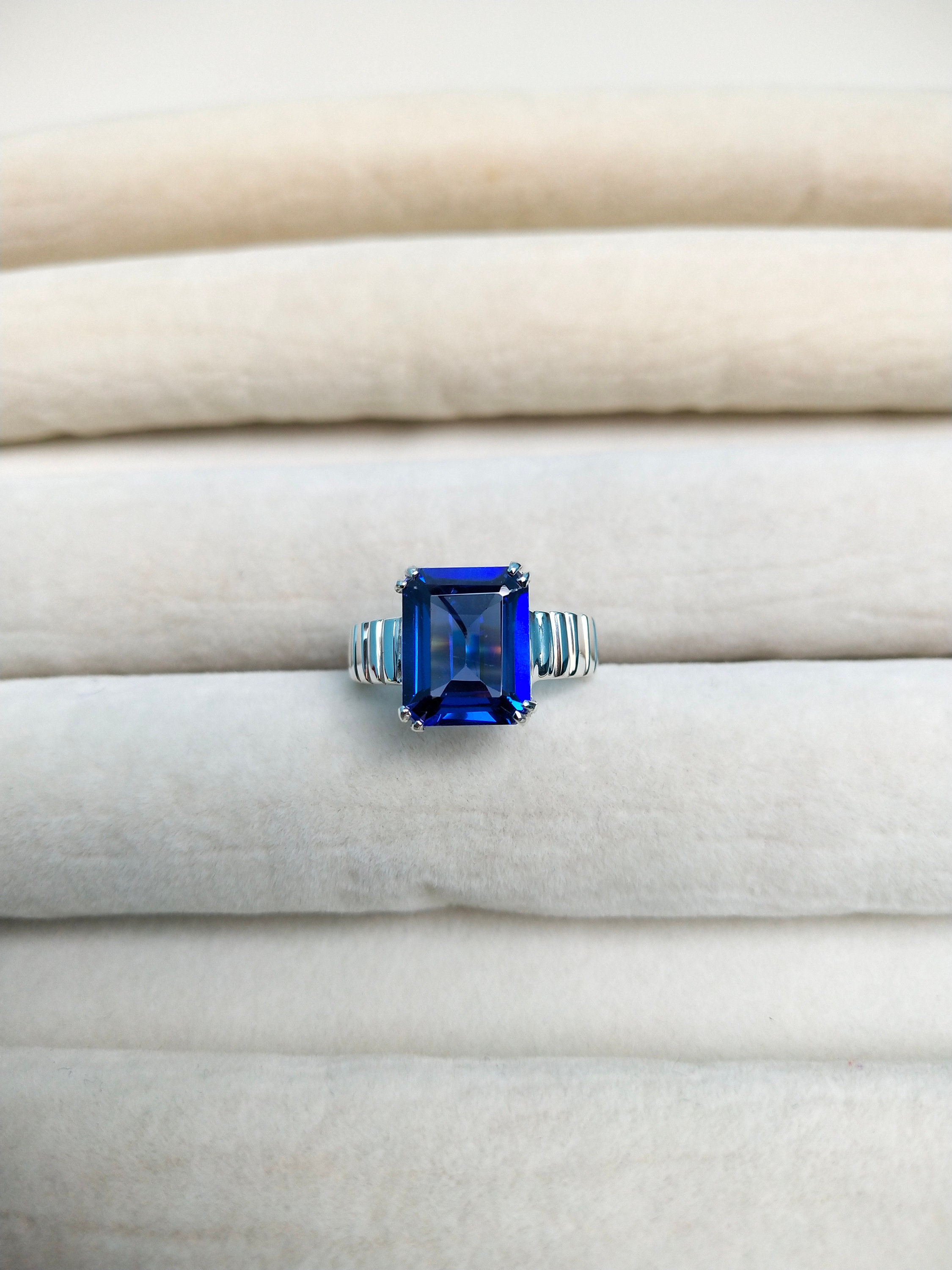 Anello con zaffiro blu creato in laboratorio, anello in argento