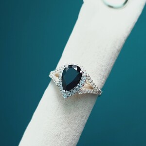 anello con alone di spinello nero, anello con spinello nero taglio a pera, anello in argento sterling 925, anello con pietra nera, anello di fidanzamento in argento con spinello nero