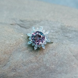 Anel de alexandrita com halo, anel de alexandrita criado em laboratório, anel de prata esterlina 925, anel com pedra que muda de cor, alexandrita com lapidação redonda, anel para presente