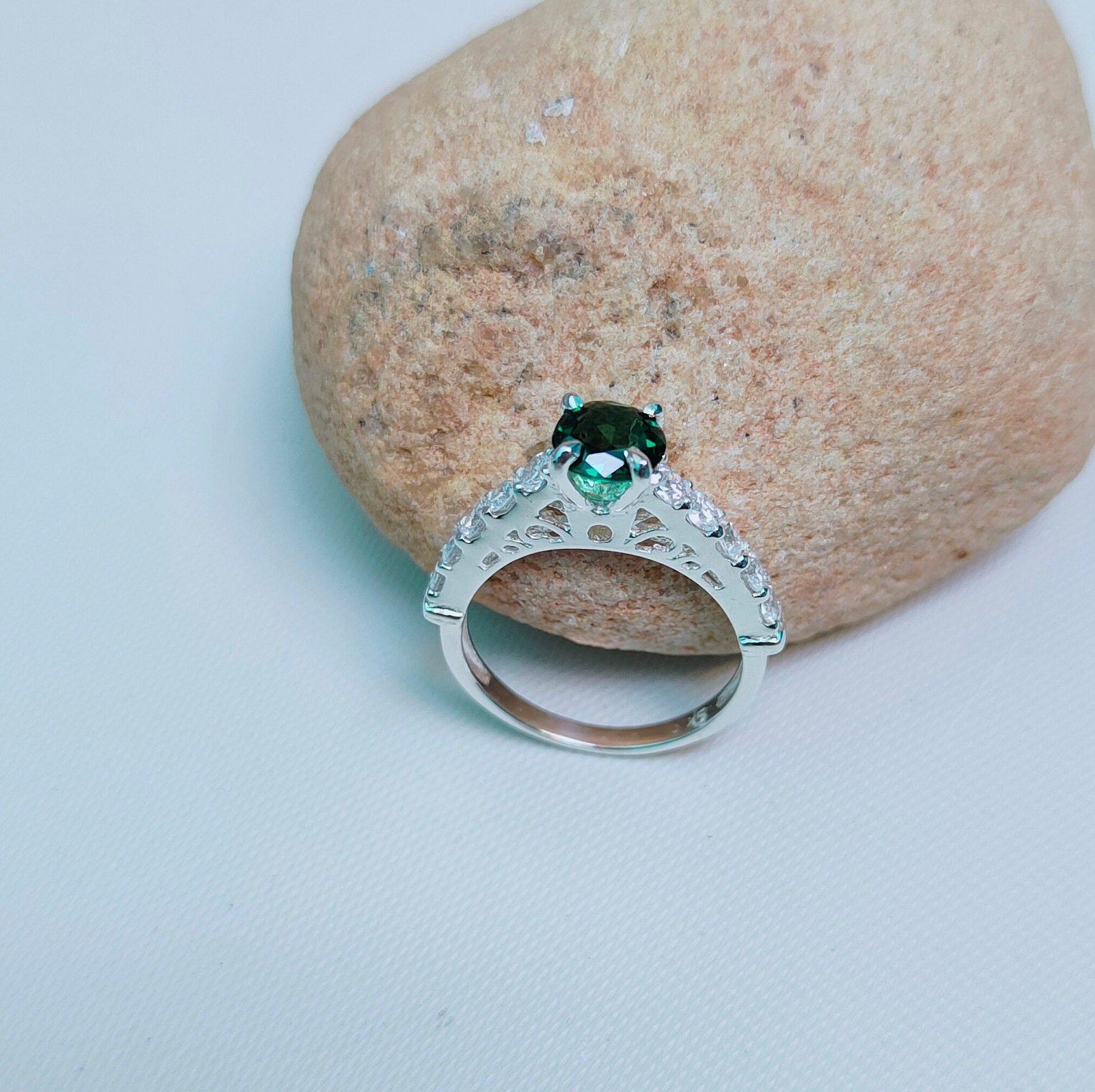 ティールサファイアリング、ラウンドカットティールサファイアリング