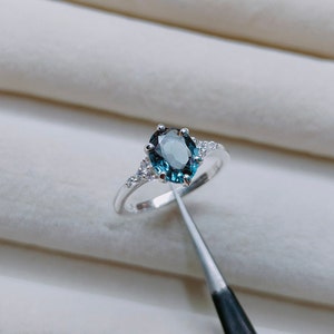 Teal sapphire ring, oval cut Teal sapphire ring, 925 Sterling Silver ring, Sapphire engagement ring, lab grown Teal sapphire ring