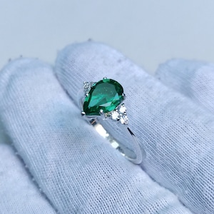 Lab Created Emerald Ring, 925 sterling silver Ring, Pear Created Emerald Ring, Created Emerald Silver Ring, Engagement Ring, Wedding Ring