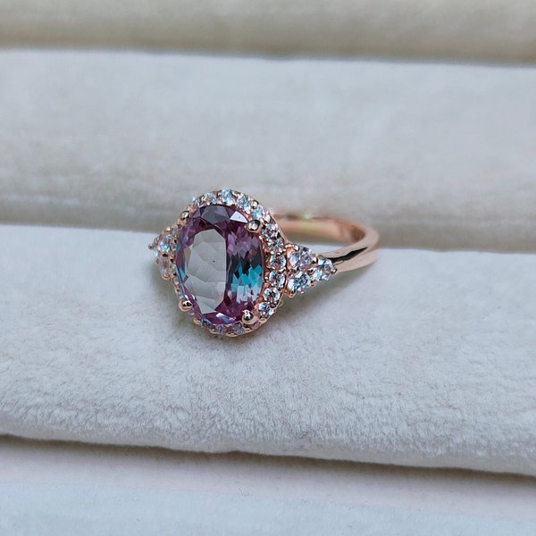 Alexandrite Halo Ring, Oval Cut Alexandrite, 14k & 18k Gold Ring, lab created alexandrite ring,  Color Change Stone Ring, Ring for Gift